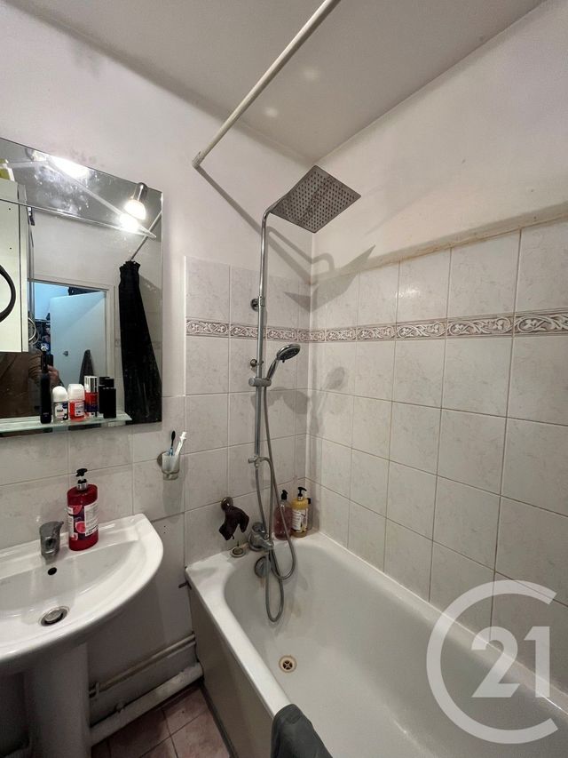 Appartement F2 à vendre - 2 pièces - 42.67 m2 - EVRY - 91 - ILE-DE-FRANCE - Century 21 Eureka