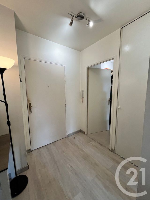 Appartement F2 à vendre - 2 pièces - 42.67 m2 - EVRY - 91 - ILE-DE-FRANCE - Century 21 Eureka